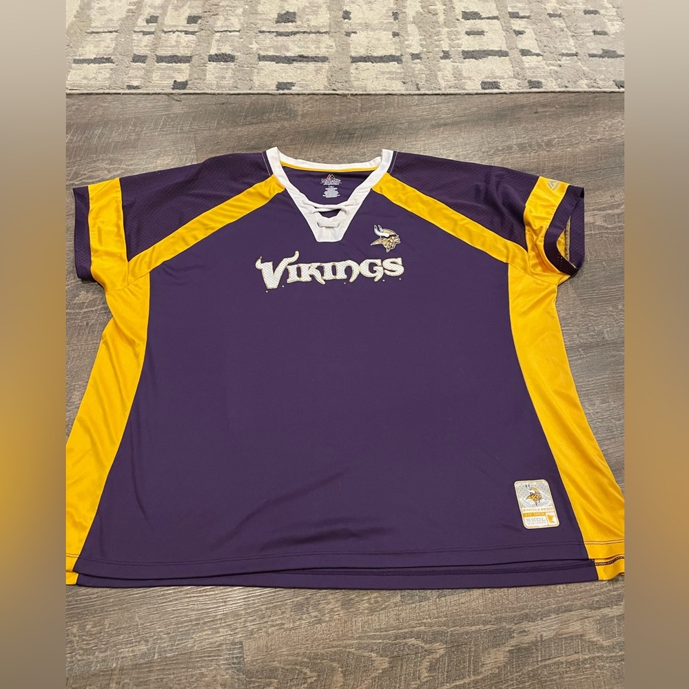 Minnesota Vikings Shirt with mesh sleeves and lace up vneck